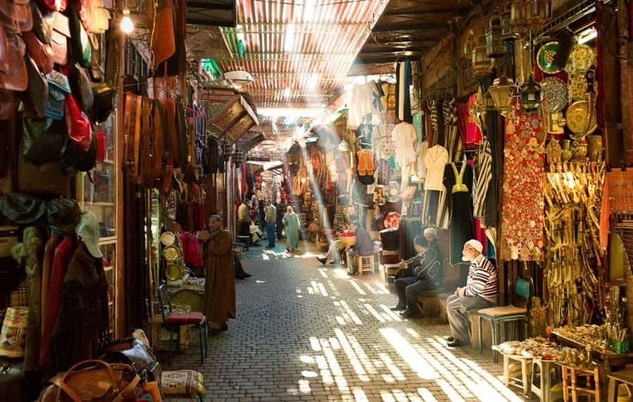 Marrakech: Medina and Souks Walking Tour - The souks are easier with a local guide