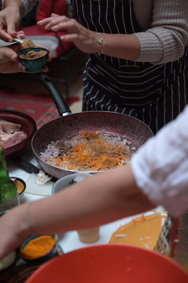 Marrakech: Moroccan Cooking Class for vegetarians and vegan - Preparing salads, briwat and a main dish