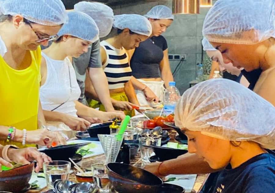 Marrakech: Moroccan Cooking Class with Pickup - Hotel pickup and the ride to Chouf l’Or