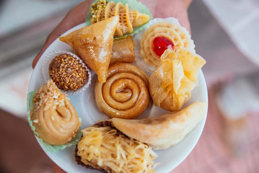 Marrakech: Private Food Tour – 10 Tastings with Locals - Koutoubia Mosque and the city between bites