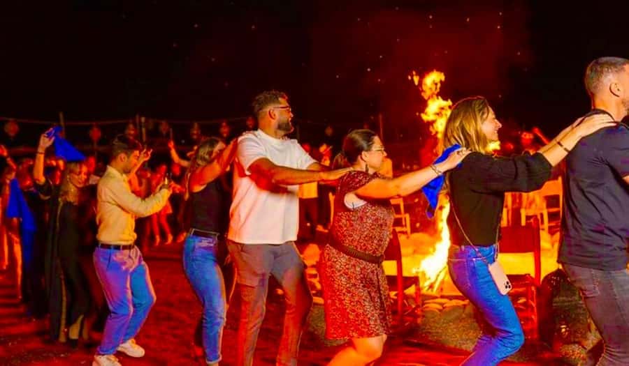 Marrakech: Quad Bike and Camel, Dinner Show in Agafay Desert - Moroccan dinner under the stars