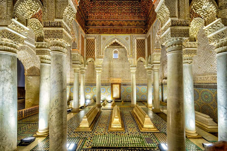 Marrakech: Saadian Tombs, Bahia Palace, Medina and Souk Tour - The Saadian Tombs and 16th-century royal power