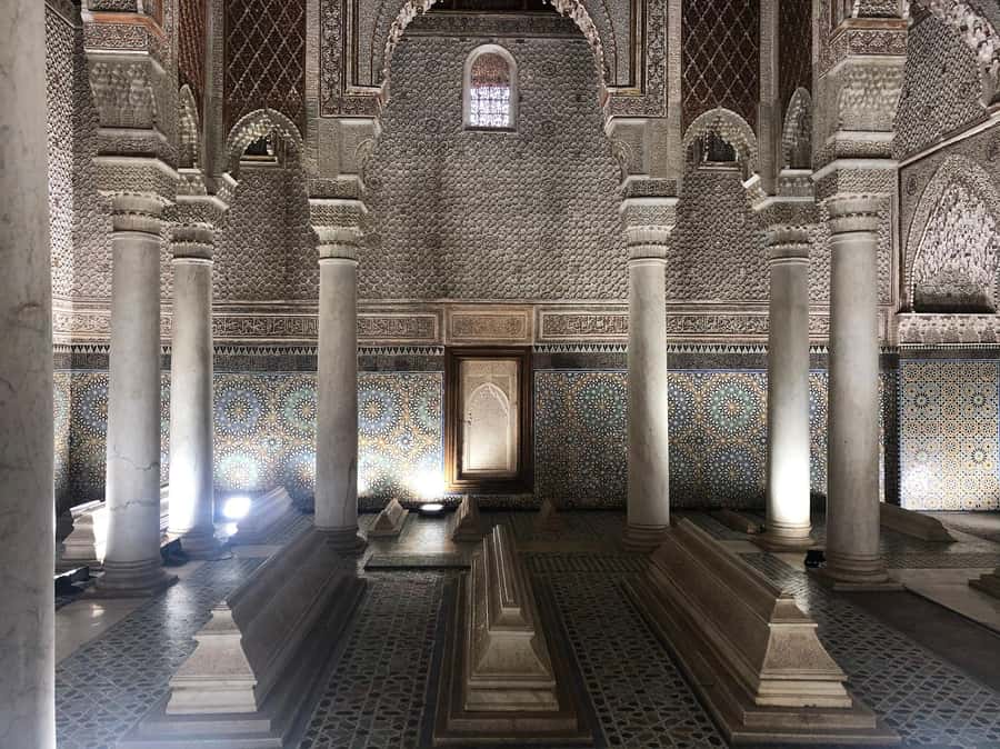 Marrakech: Saadian Tombs, Bahia Palace, Medina and Souk Tour - A walking pace that suits families and curious adults