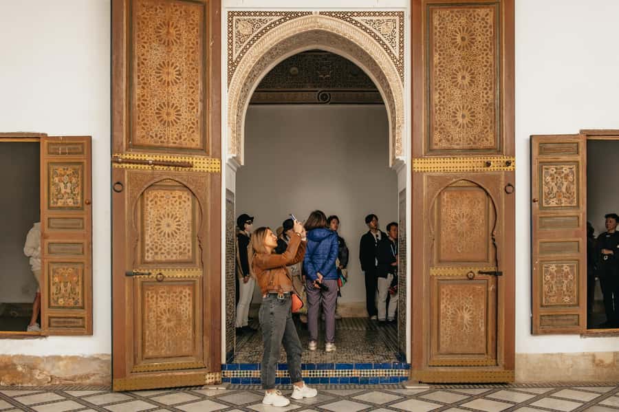 Marrakech: Saadian Tombs & Bahia Palace, Medina Guided Tour - How the four hours feel