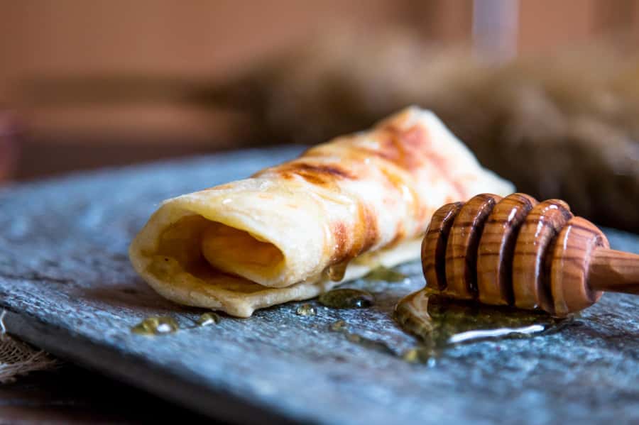 Marrakech: Traditional Moroccan Crepes & Bread Cooking Class - What happens during the two-hour workshop