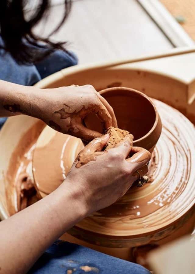 Marrakech: Workshop for Pottery - Trying the pottery wheel and hand molding