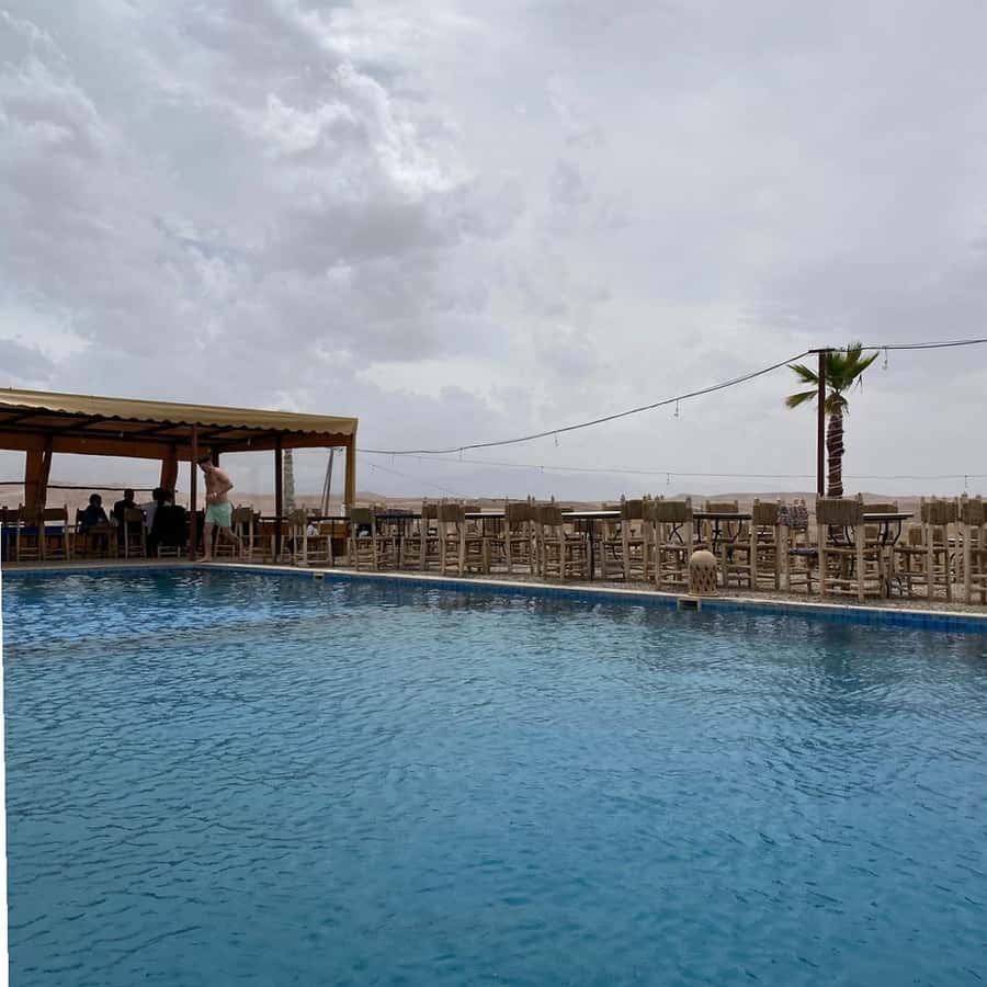 Marrakesh: Agafay Desert Tour with Lunch and Swimming Pool - Guides, languages, and the feel of the group