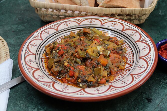 Marrakesh cooking class with chef Hassan - Local dishes - Cooking several tagines as one team
