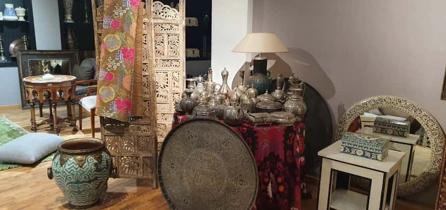 Marrakesh: Guided Souk Shopping Tour with a Local Guide - History and local life between the shops