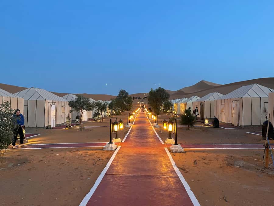 Merzouga: 1-Night in the luxury camp. camel ride & Dinner - Sunrise gives the overnight stay its second act
