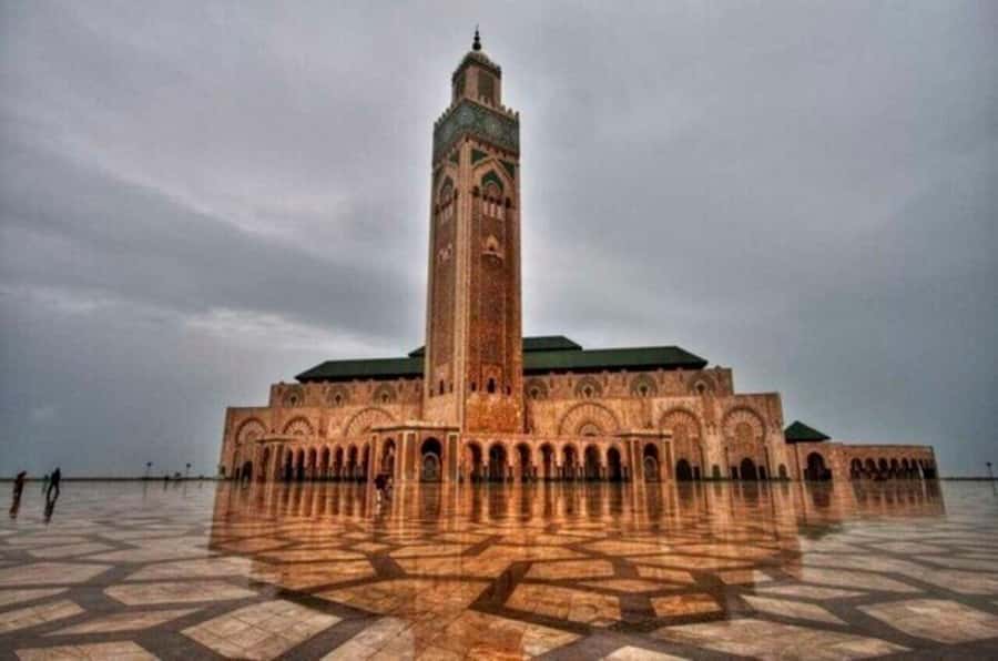 Night Tour of Casablanca with Street Food Tasting - Hassan II Mosque in evening light