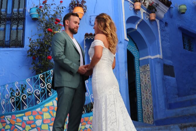 Photographer in Chefchaouen - Posing help for camera-shy people