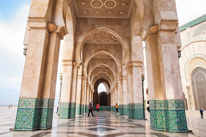 Private Guided Tour of Casablanca Including Mosque Entrance - The city squares are quick but useful
