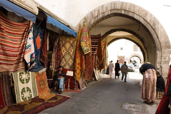 Private Tour of Casablanca with Hassan II Mosque Entry Ticket - Central Market and the optional food stop
