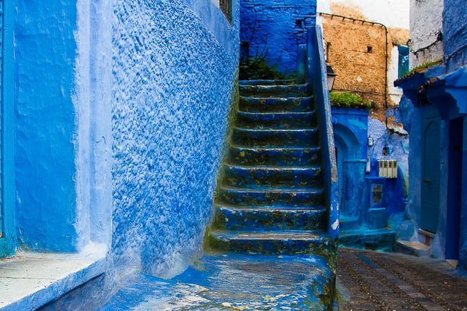Private walking tour of Chefchaouen (The blue city) - Pause at the cemetery and consider what remains