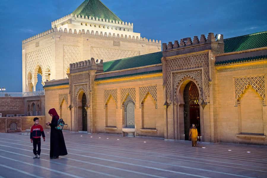 Rabat: Night Tour with traditional Moroccan Dinner - One hour in Rabat’s old market