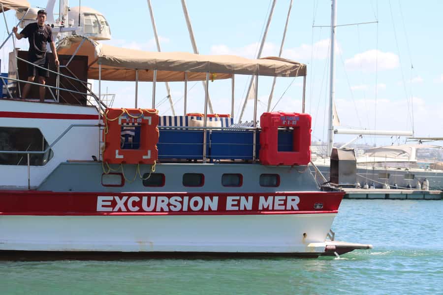 Sea excursion with BBQ, fishing, and swimming - Crew Service Makes a Noticeable Difference