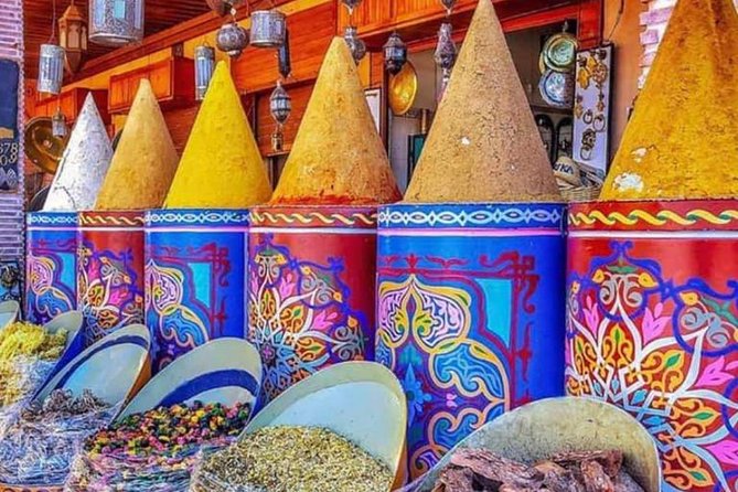 Shopping in the Souks of Marrakech Private Tour - Finding your bearings at Jemaa el-Fnaa