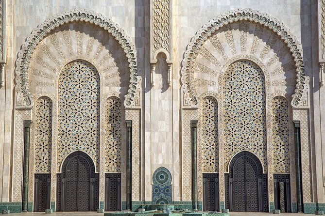Tour of Casablanca from cruise or hotels, guided tour. - Old Medina and Place Marishal show Casablanca before the modern boulevards